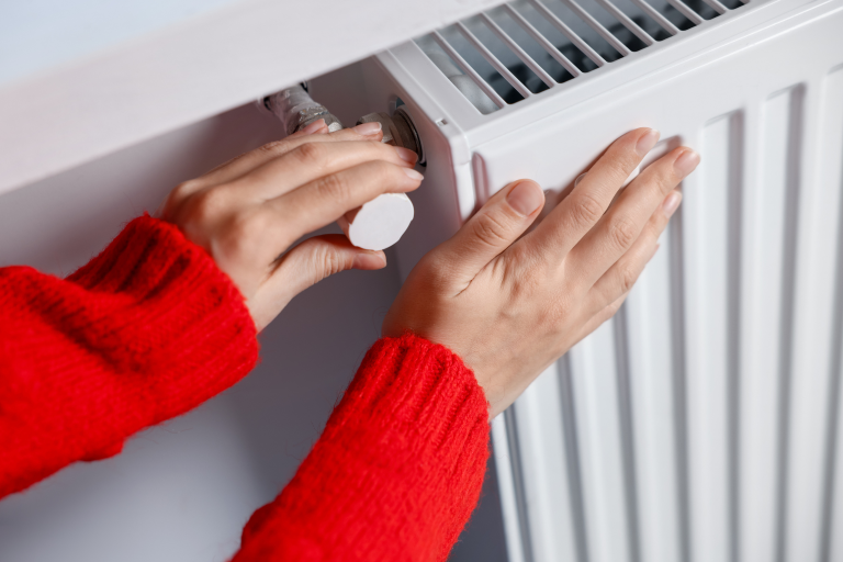 Radiateur qui fuit : quelles sont les causes et les solutions ?